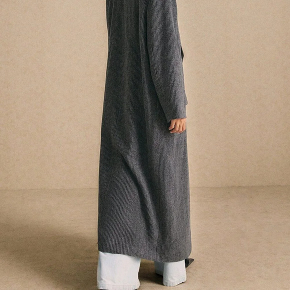 Grey Elegant Women's Extra Long Gray Suit - Picture 6 of 7